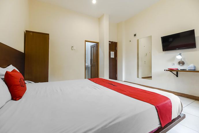 Imagen de la habitación del Hotel RedDoorz Plus @ Karebosi Area 2. Foto 2