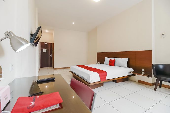 Imagen de la habitación del Hotel RedDoorz Plus @ Karebosi Area 2. Foto 3