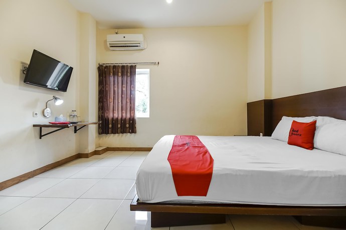 Imagen de la habitación del Hotel RedDoorz Plus @ Karebosi Area 2. Foto 4