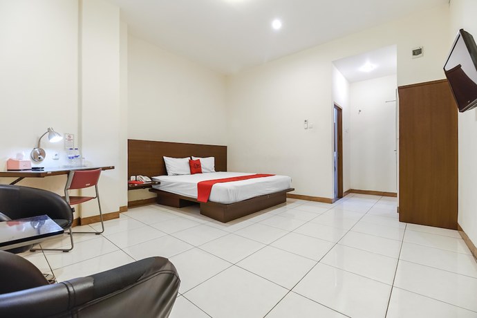 Imagen de la habitación del Hotel RedDoorz Plus @ Karebosi Area 2. Foto 12