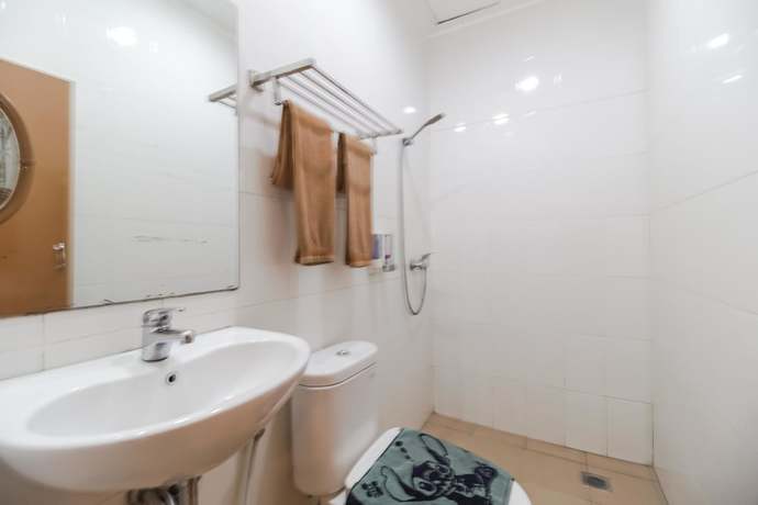Imagen de la habitación del Hotel RedDoorz Plus @ Karebosi Area 2. Foto 14