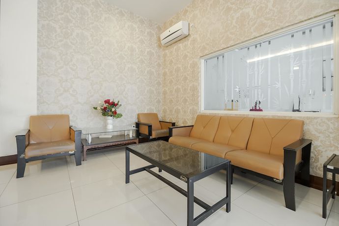 Imagen de los interiores del Hotel RedDoorz Plus @ Karebosi Area 2. Foto 20