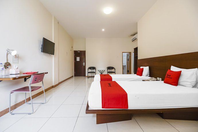 Imagen de la habitación del Hotel RedDoorz Plus @ Karebosi Area 2. Foto 16