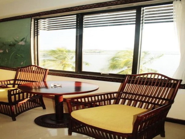 Imagen de la habitación del Hotel RedDoorz Plus @ Losari Beach. Foto 6