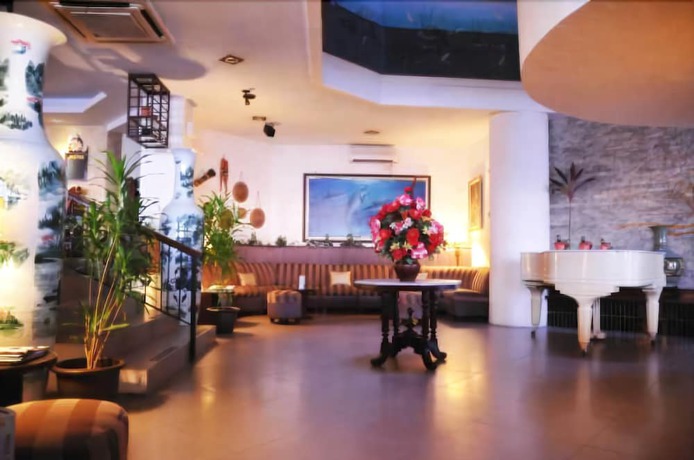 Imagen de los interiores del Hotel RedDoorz Plus @ Losari Beach. Foto 17