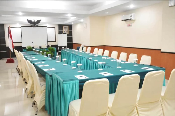 Imagen de los interiores del Hotel RedDoorz Plus @ Losari Beach. Foto 18