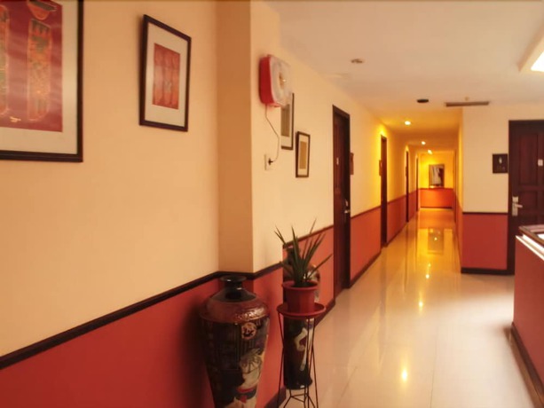 Imagen de los interiores del Hotel RedDoorz Plus @ Losari Beach. Foto 19