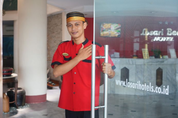 Imagen de los interiores del Hotel RedDoorz Plus @ Losari Beach. Foto 20