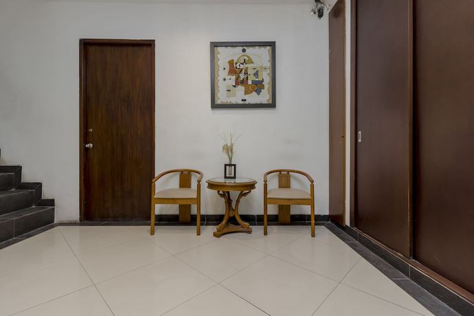 Imagen de los interiores del Hotel RedDoorz Plus @ Pasar Baru. Foto 13