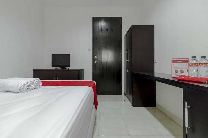 Imagen de la habitación del Hotel RedDoorz Plus @ Pasar Baru. Foto 5