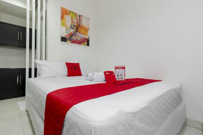 Imagen de la habitación del Hotel RedDoorz Plus @ Pasar Baru. Foto 6