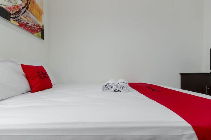 Imagen de la habitación del Hotel RedDoorz Plus @ Pasar Baru. Foto 9