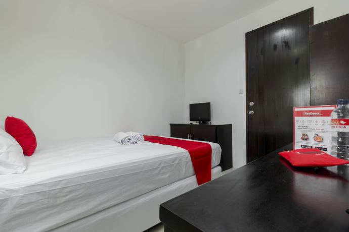 Imagen de la habitación del Hotel RedDoorz Plus @ Pasar Baru. Foto 10