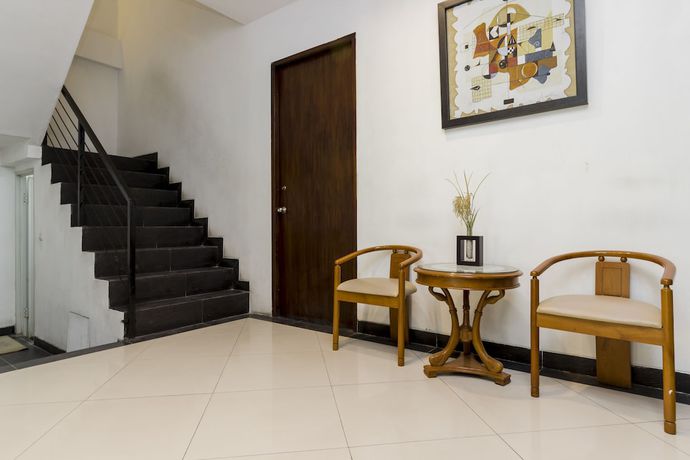 Imagen de los interiores del Hotel RedDoorz Plus @ Pasar Baru. Foto 16