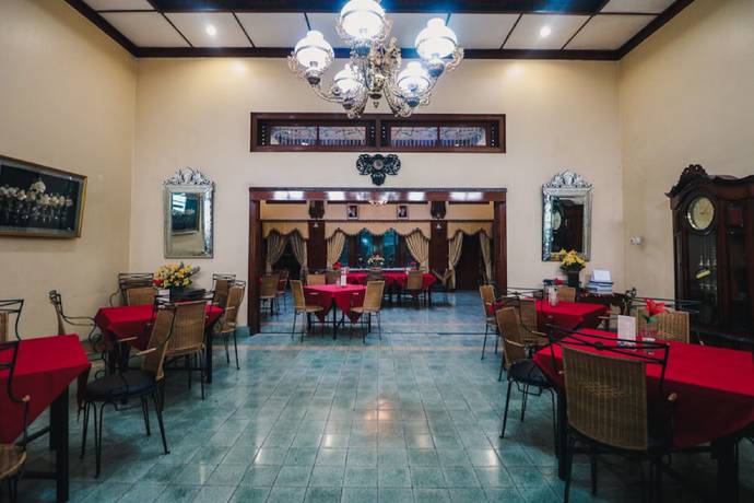 Imagen del bar/restaurante del Hotel RedDoorz Plus @ Purwosari. Foto 2