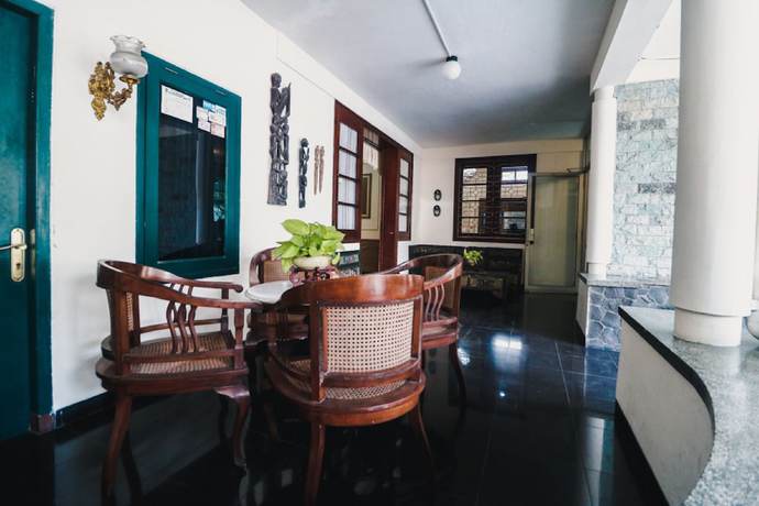 Imagen del bar/restaurante del Hotel RedDoorz Plus @ Purwosari. Foto 3