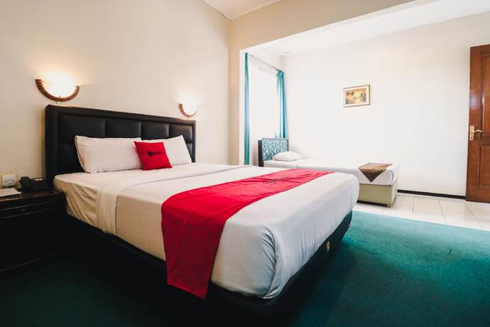 Imagen de la habitación del Hotel RedDoorz Plus @ Purwosari. Foto 7