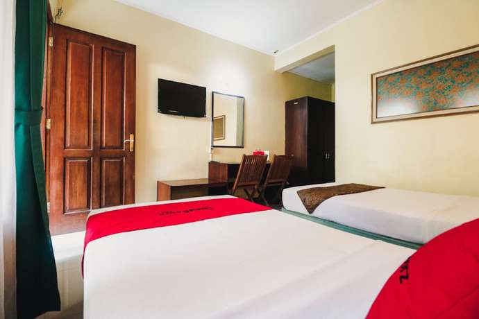 Imagen de la habitación del Hotel RedDoorz Plus @ Purwosari. Foto 10