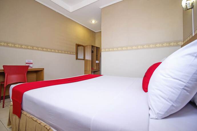 Imagen de la habitación del Hotel RedDoorz Plus @ Sukamulya Pasteur 2. Foto 12