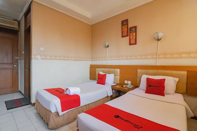 Imagen de la habitación del Hotel RedDoorz Plus @ Sukamulya Pasteur 2. Foto 13