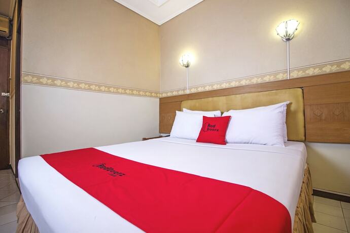Imagen de la habitación del Hotel RedDoorz Plus @ Sukamulya Pasteur 2. Foto 18