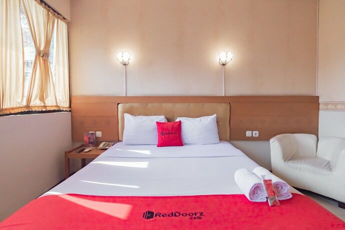 Imagen de la habitación del Hotel RedDoorz Plus @ Sukamulya Pasteur 2. Foto 24