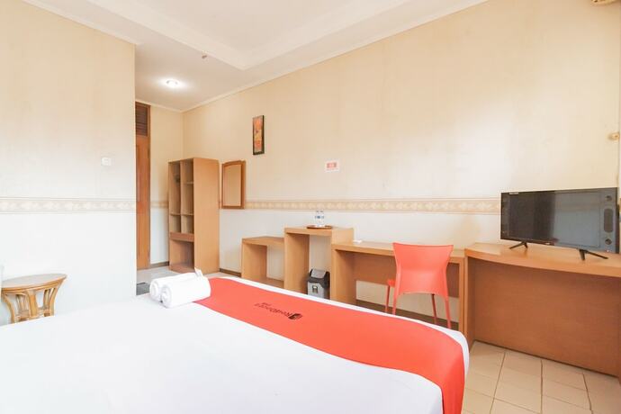 Imagen de la habitación del Hotel RedDoorz Plus @ Sukamulya Pasteur 2. Foto 32