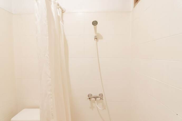 Imagen de la habitación del Hotel RedDoorz Plus @ Sukamulya Pasteur 2. Foto 34