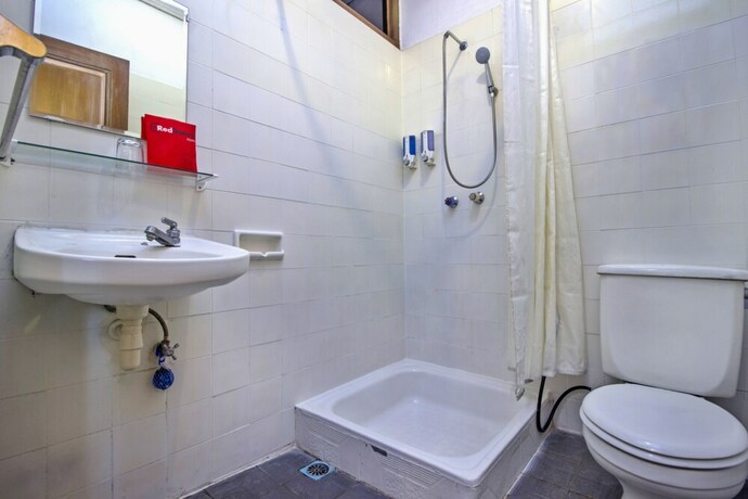 Imagen de la habitación del Hotel RedDoorz Plus @ Sukamulya Pasteur 2. Foto 36