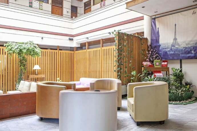 Imagen de los interiores del Hotel RedDoorz Plus @ Sukamulya Pasteur 2. Foto 37