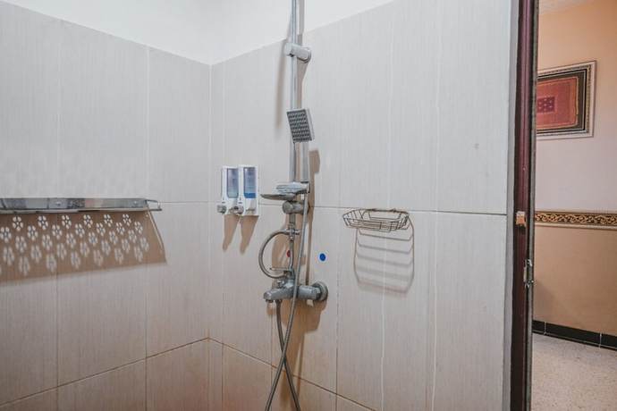 Imagen de la habitación del Hotel RedDoorz Plus @ Tanjung Karang Lampung 2. Foto 3