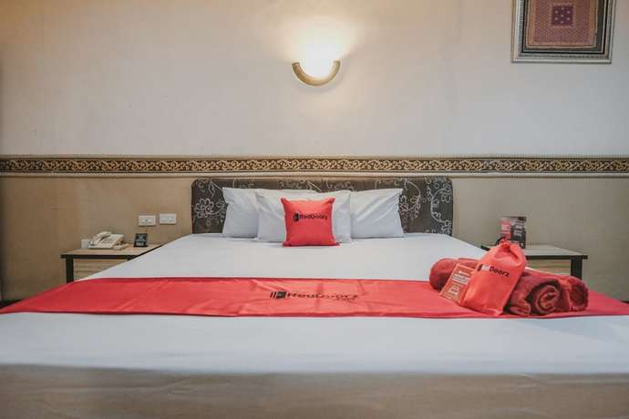 Imagen de la habitación del Hotel RedDoorz Plus @ Tanjung Karang Lampung 2. Foto 7