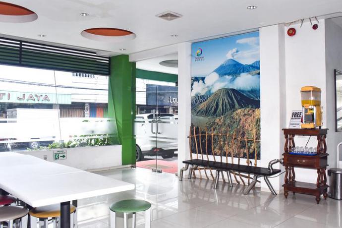 Imagen de los interiores del Hotel RedDoorz Plus near Alun Alun Malang. Foto 18