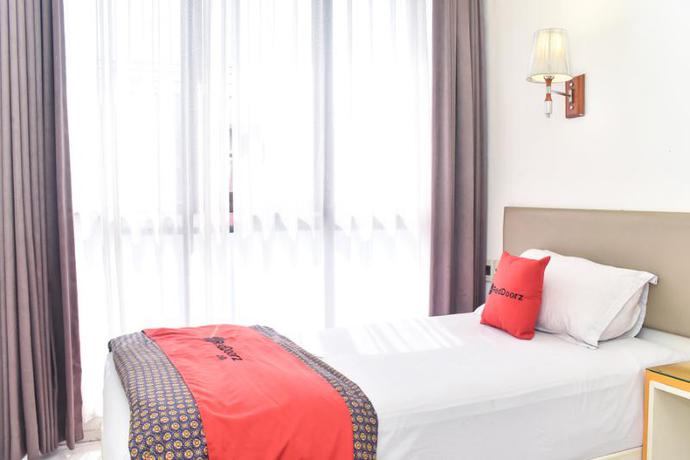Imagen de la habitación del Hotel RedDoorz Plus near Alun Alun Malang. Foto 5