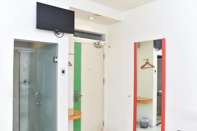 Imagen de la habitación del Hotel RedDoorz Plus near Alun Alun Malang. Foto 9