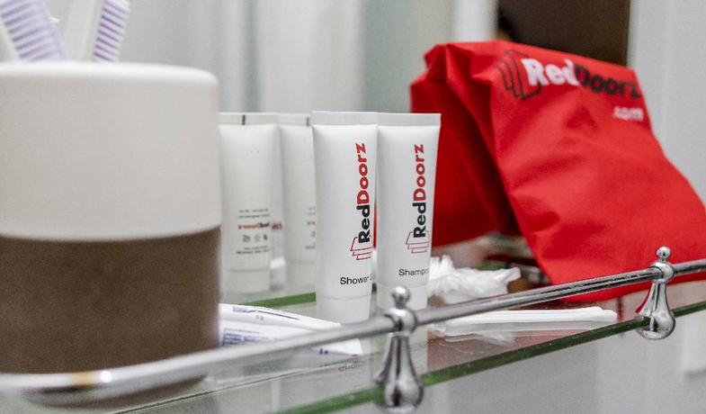 Imagen de la habitación del Hotel RedDoorz Plus near Alun Alun Malang. Foto 16