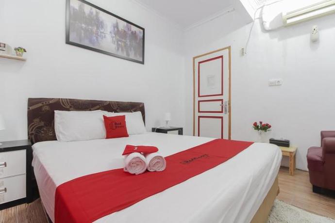 Imagen de la habitación del Hotel RedDoorz Plus near Budi Luhur University Jakarta. Foto 4