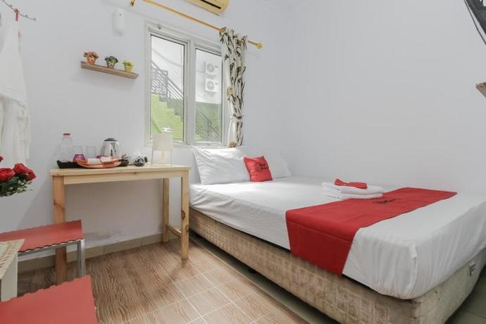 Imagen de la habitación del Hotel RedDoorz Plus near Budi Luhur University Jakarta. Foto 5