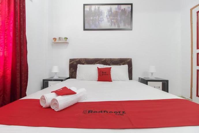 Imagen de la habitación del Hotel RedDoorz Plus near Budi Luhur University Jakarta. Foto 8