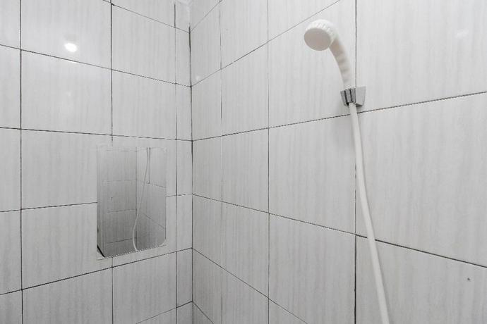 Imagen de la habitación del Hotel RedDoorz Plus near Budi Luhur University Jakarta. Foto 15