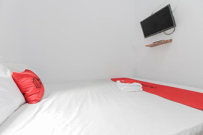 Imagen de la habitación del Hotel RedDoorz Plus near Budi Luhur University Jakarta. Foto 16