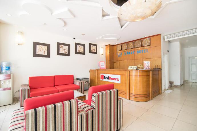 Imagen de los interiores del Hotel RedDoorz Plus near Cau Giay Park. Foto 16