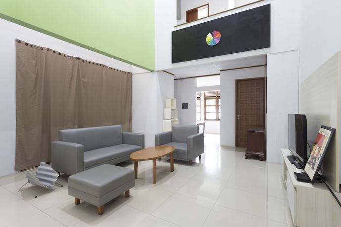 Imagen de los interiores del Hotel RedDoorz Plus near Cilandak Town Square 2. Foto 20