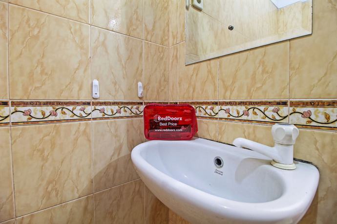 Imagen de la habitación del Hotel RedDoorz Plus near Ciputra World Kuningan 2. Foto 7