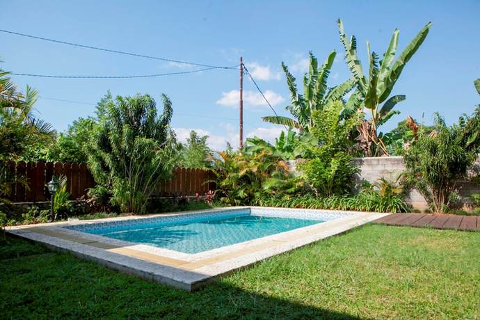 Imagen de la piscina del Hotel RedDoorz Plus near Dago Pakar. Foto 20