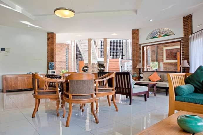 Imagen de los interiores del Hotel RedDoorz Plus near Dago Pakar. Foto 17