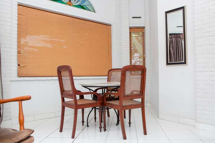 Imagen de los interiores del Hotel RedDoorz Plus near Dago Pakar. Foto 18