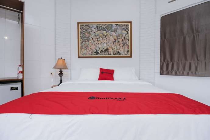 Imagen de la habitación del Hotel RedDoorz Plus near Dago Pakar. Foto 9