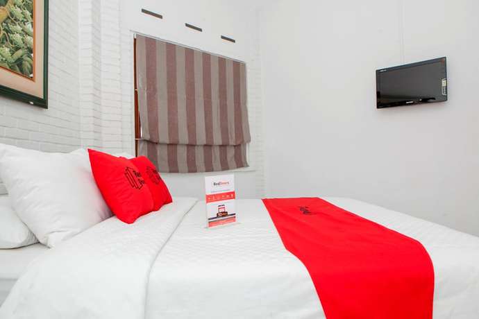 Imagen de la habitación del Hotel RedDoorz Plus near Dago Pakar. Foto 10