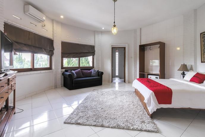 Imagen de la habitación del Hotel RedDoorz Plus near Dago Pakar. Foto 13